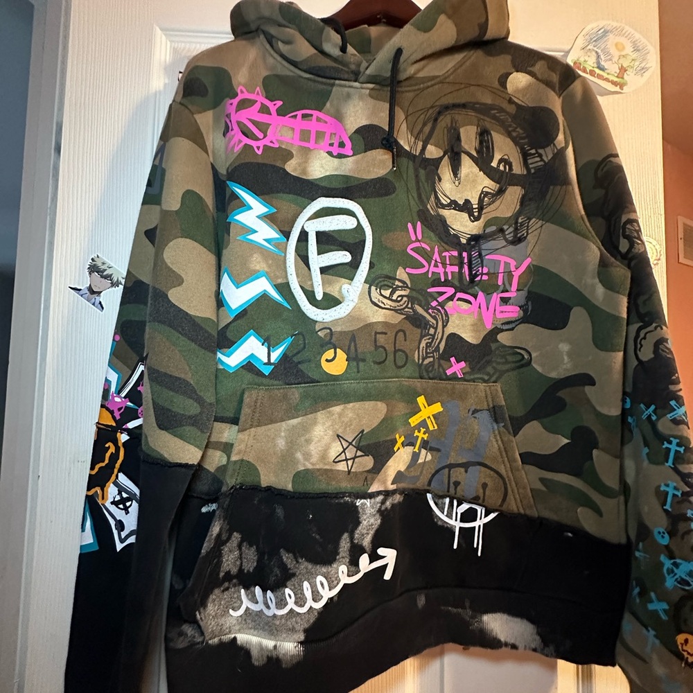 Smoke Rise Hoodie Camouflage Green “Safety Zone” Size L